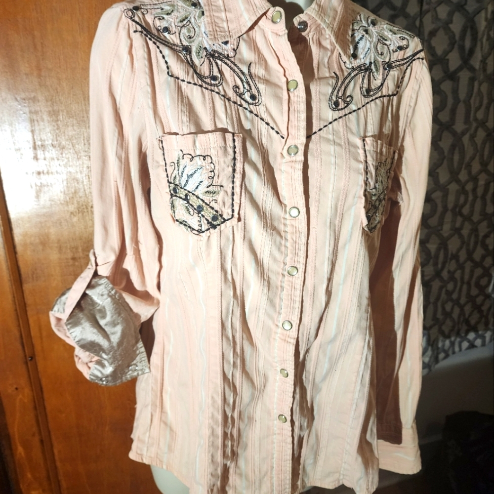 Roar Salmon Color shirt Small